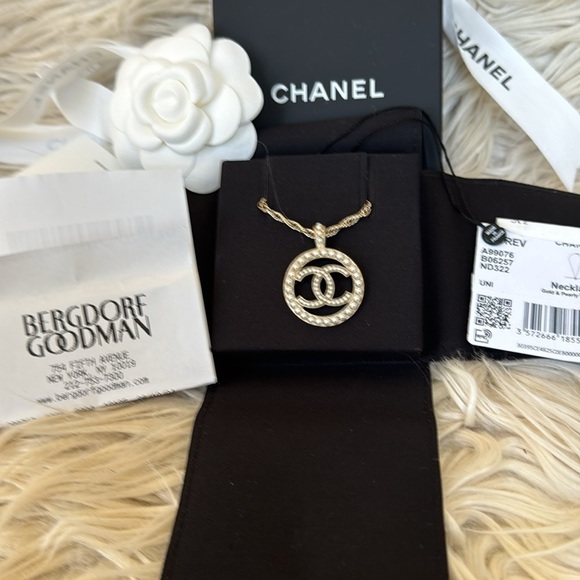 CHANEL Jewelry - Newest 2024 champagne gold and pearl CHANEL necklace new in box